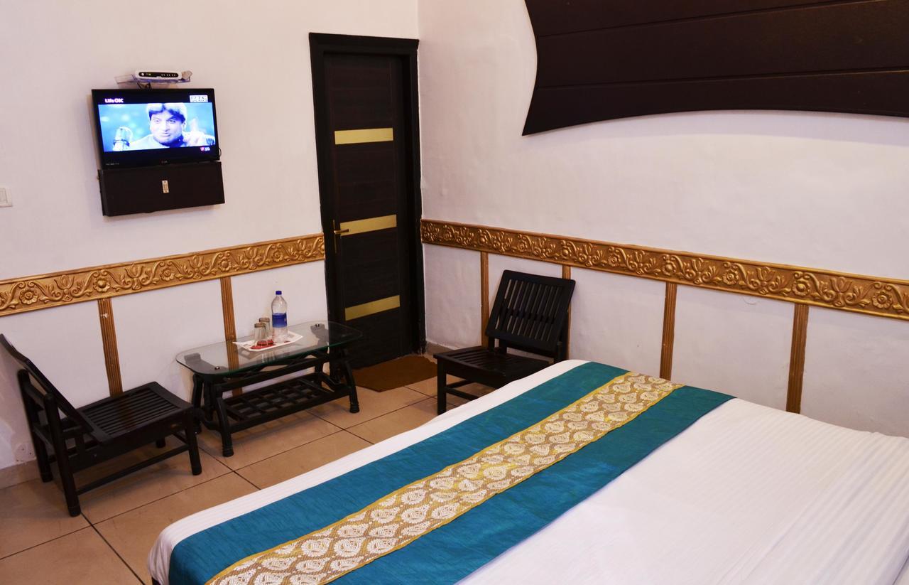 Oyo 5884 Amante Hotel Chandīgarh Exterior foto